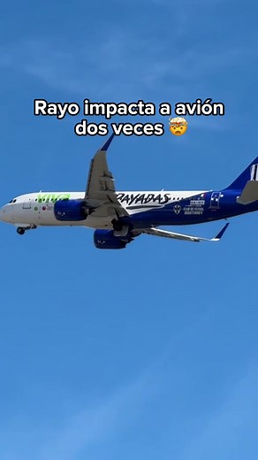 Impacto de un Rayo en un Avión de Rayados