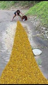 Oh, my God,,The Young Man Discovered Super Gold-Rich Mud #findgold #golddiscovery #goldmine