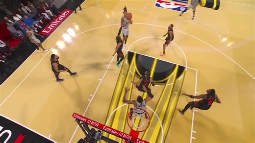 Wemby se las tiran como sea y las agarra ... Imagina a este tipo cuando tenga un PG natural tengo hasta miedo 😭😭 Los jóvenes Spurs están dejando la piel ahora mismo por esos $ 500,000 se lanzan por todos los balones como su fuera el último en las Vegas en vivo por Prime Video. Por 7 Arriba Spurs sobre N.Y quedan 17 Minutos de juego, parece que se pondrá intenso el 4 Periodo . #LaMAQUINA | NBA Acceso Total