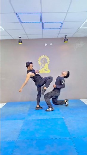 3 Steps to Land the Deadliest Foot Sweep & Knee Strike 🇬🇧💥 #selfdefence #shorts #viral