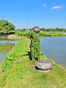 A funny video of a guy dressed as a scarecrow sneaking up and pranking people from behind!"🤣😆 #trending #highlight #comedy | Friend media 2.0