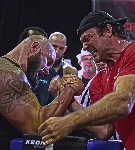 DON'T MESS WITH THE ARMWRESTLING LEGEND! 👑 😮 #armwrestling #devonlarrat