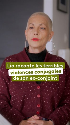 « Ça a commencé par une simple gifle » Lio se confie sur les violences physiques et psychologiques qu’elle a subies dans les années 90 de la part de son ex-compagnon et père de ses jumelles. Inquiète pour ses filles, elle finit par trouver la force de porter plainte contre leur père. Pour la première fois, la chanteuse se confie sur son parcours dans le documentaire « Lio », disponible dès maintenant sur notre plateforme france.tv 👉 bit.ly/Lio-Doc | France tv