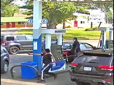 2 shot, 1 killed at Detroit gas station on video