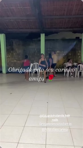 Dançarina com carinho de amiga 🌹