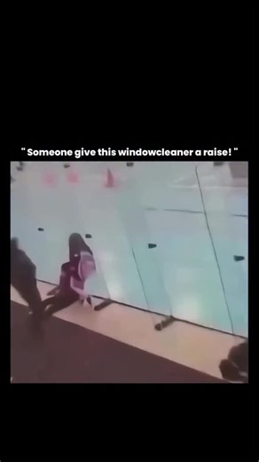 CashFlowClips on Instagram: "在日本，研究人员正利用智能人行道将日常活动转化为清洁能源⚡。这些道路内嵌特殊的压电材料，可以从行人的脚步中收集动能。当人们行走、奔跑或跳跃时，路面会轻微变形，从而产生机械压力。压电晶体将这种压力转化为电能🔋。这些能量可用于照亮路灯、为公共显示屏供电，甚至监测行人流量。 这种技术不仅减少了能源浪费，还展示了未来城市的无限可能🌏。在东京、京都等城市的试验区，人们的每一步都在为绿色地球贡献力量💚。 科技让生活更环保，也让每一个脚步更有意义✨ #日本 #科技 #创新 #可持续 #绿色能源 未来城市 环保 知识 事实 推荐 你知道吗 技术 实验 热门hu"