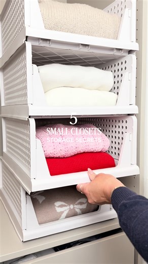 If your closet feels smaller than it should, try this. 👀 In a small home, closets have to work smarter. These space-saving hacks instantly give you more room without adding square footage. Better folding. Smarter hanging. Using vertical space you’re probably ignoring. It’s not about having less. It’s about storing it better. small closet organization space saving closet hacks small home storage ideas apartment closet solutions closet organization tips #smallspaceliving #closetorganization #orga