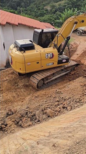ESCAVADEIRA CATERPILLAR 318D2L