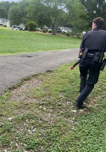 *just posted full video* Our trail rescue today at tanyard creek…Kaysar and I walked up and a man was trying to delete himself with a pew and a few of us got stuck on the back trails while the police handled it 😢 #arkansas #tanyardcreek #mentalhealthmatters #rescue #backtheblue