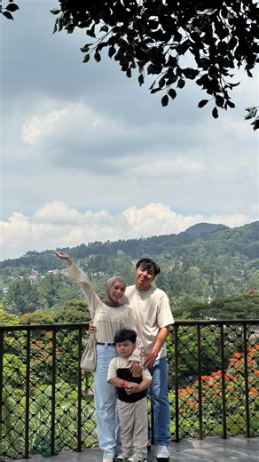 Nabila Robby on Instagram: "Aesthetic & Natural destination 1 jam dari Jakarta Yap @enchantingvalley.bogor mulai dari permainan Super Wheels , Bumble boat dan Netsplay, hingga Tree of Life yang menawarkan pengalaman unik dan berkesan. Ada juga teater musikal Lila Show yang penuh kejutan dan hiburan Numpung libur sekolah dan akhir tahun telah tiba yukk coba experience seru ke @enchantingvalley.bogor #kidsvacation #WorldofWonder #naturepark"