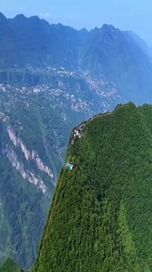 China's Dragon Spine Hike: Thrilling Trail in Chongqing