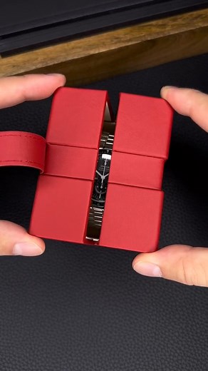 Precision, heritage, and performance — the Speedmaster is more than just a stopwatch. It’s history on your wrist. Worn by astronauts during the Apollo missions, it was made for those who pushed the limits. 💎 Key features: • Stainless steel case and bracelet – elegant and durable • Chronometer-certified precision • Black dial with luminous hands and hour markers • Tachymeter bezel for precise timekeeping • Legacy of the first watch worn on the Moon ✨ Made for pioneers. Loved by collectors. Trust