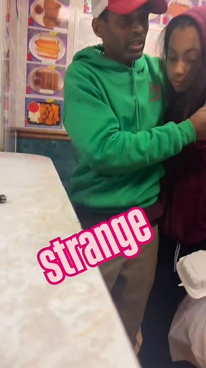 MY DAUGHTER IS ON 52nd STREET AND ARCH st SHE HAS A BAD FEELING THT THIS YUNG LADY IS UNDER THE INFLUENCE AND SCARED,PLEASE HELP IF YALL IN THE AREA 🚨 | Cook geez