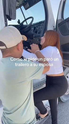 816K views · 10K reactions | Todavía no se sube al trailer y ya esta asiéndola de p3do #fyp #fy #reels #humor #funnyreels #viralreels #trucks #hijos #viralreelsfacebook #viralreel | Familia Troquera | Facebook