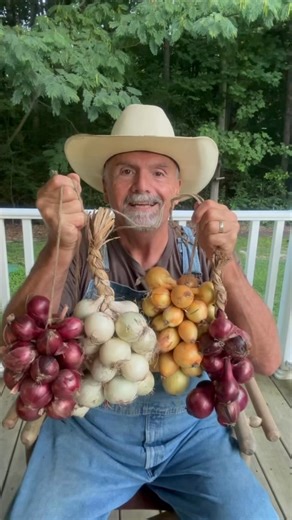 Braiding Onions: Throwback Thursday #onion #pawpawridge #garden | PawPaw Ridge Homestead