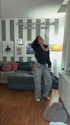 Io dopo Aver Visto il Film di Michael Jackson 😆 #aurorasardo #auroraeludovica