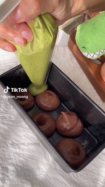 Chocolate Matcha Marble Cake Tutorial