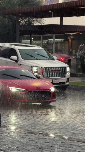 Audi R8 Performance and Comparisons | R8 Twin Turbo Highlights