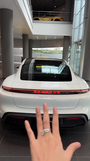 Otw chat warna burgundyyy..kalau mau d adopsi owner daviena #daviena #davienaskincare #skincare #viral #fyp #jangkauanluas #fblifestyle #pemula #owner #reels #holiday | Daviena Skincare Original