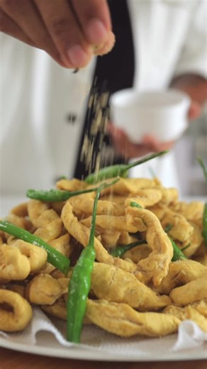 Viraj Naik on Instagram: "Crispy, crunchy & full of flavor this Gujarati Gathiya recipe is the perfect evening snack with chai ☕😍 Homemade ghatiya is not just tasty but also way better than store-bought once you try this authentic farsan recipe, you’ll keep making it again & again! Who’s having it with adrak wali chai today?👇 ( Gujarati Gathiya Recipe, Crispy Gathiya, Homemade Gathiya, Farsan Gathiya, Tea Time Snacks Gathiya ) #GathiyaRecipe #GujaratiSnacks #HomemadeGathiya #GujaratiFarsan #Cr