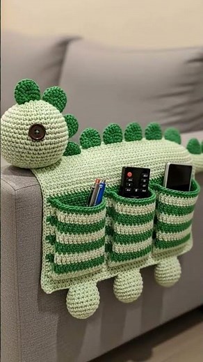 Cute Crochet Sofa Organizer 2 – Practical & Adorable! How adorable is this crochet idea?