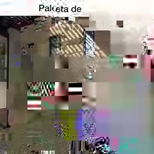 CASA con ESTILO INDUSTRIAL Y NEOCLÁSICO | Obras Ajenas | The Flow Architects Descripción proporcionada por el estudio. Nuestra misión era darle un giro radical a una casa de estilo industrial, transformándola en un espacio cálido y acogedor que reflejara el estilo neoclásico y proporcionara lugares para compartir en familia. Combinamos elementos del estilo neoclásico con materiales cálidos como la madera, los textiles y colores vibrantes. La nueva área de BBQ se convirtió en el corazón del hogar