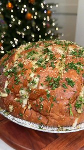 PULL-APART CHEESY GARLIC BREAD! 😋 Ingredients: -King’s Hawaiian Round Hawaiian Sweet Bread -Mozzarella cheese (grated) -1 stick of butter (melted) -1 tbsp minced garlic -1 tsp dried thyme -1 tsp oregano -2 tsp garlic powder -Fresh parsley -Grated Parmesan cheese Preparation: 1. Slice King’s Hawaiian Round Hawaiian Sweet Bread vertically and horizontally to fill with cheese (do not to slice all the way through) 2. Fill round bread with mozzarella cheese 3. Mix melted butter with minced garlic, t