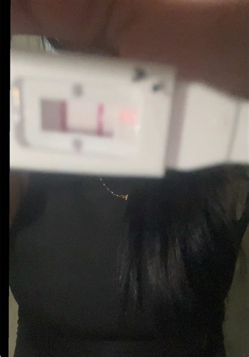 Reacción emocionante a un embarazo en 2026