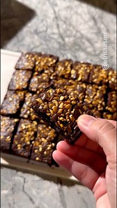 Efrita Asmr on Instagram: "OHAYO !! ✨Fudgy brownies kacang✨By @efrita.asmr 150gr coklat batang 40gr minyak 50gr margarin 2 butir telur 11 sdm gula halus 8 sdm terigu 4 sdm coklat bubuk 📢Cara membuat ada di video ya. Selamat mencoba😉 #racunefrita #resepmasakan #videoresep #recipe #kulinerindonesia #kuliner #indonesianfood #resepmudah #resepsimple #mukbangindonesia #reseptiktokviral #kontenmasak #menuramadan #ideusaha #jualanonline #anekaresep #resepsederhana #youtuberpemulaindonesia #resepmasak