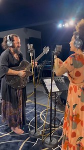 154K views · 7.8K reactions | DAREDAR!!! I wrote this song a while ago and I was waiting for the perfect singer to sing with me, and I found her! @vanessamorenooficial vc é incrível!!! It will be available on digital platforms very soon! Chama!!! . . . @carbono_instruments @pitbullstrings #munirhossn #sambajazz | Munir Hossn | Facebook