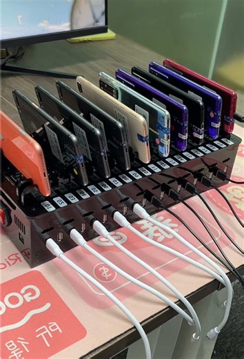 Efficient Phone Farming Setup with Charging Hub