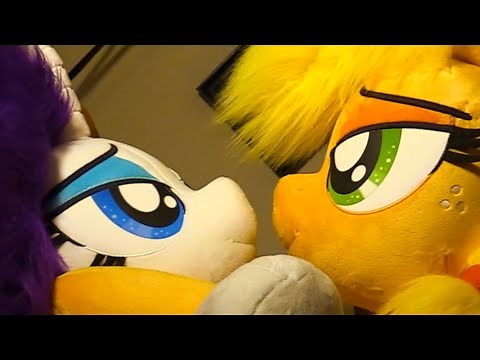 Rarity and Applejack plushies kiss