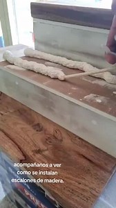 Cómo instalar escalones de madera con Presto Foam que absorbe las irregularidades, aísla acusticamente, reduce el sonido y vibración de los pasos #industriaspresto #prevención #parati #novedades2023 #instalaciones #resistenciaalagua #resistenciaalagua #protección #madera #carpintería #carpintería #concreto #reparación #parti #curso