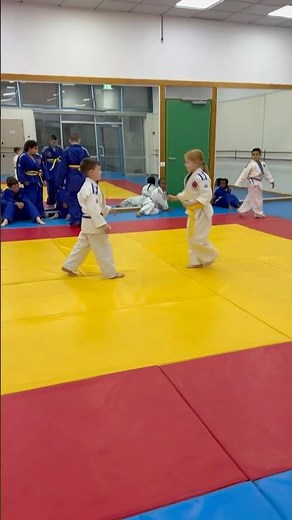 Strong Girl Defeats Boy in Judo Match!