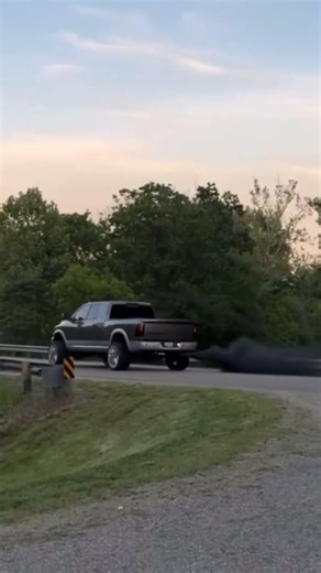 Loud 6.7 Cummins Straight Pipe #dieseltrucks #dieselpower #cummins #cumminsturbodiesel