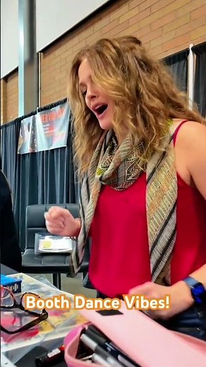 Dina Meyer Turns her booth into a Dancefloor #dinameyers #conventionfun #viralshort