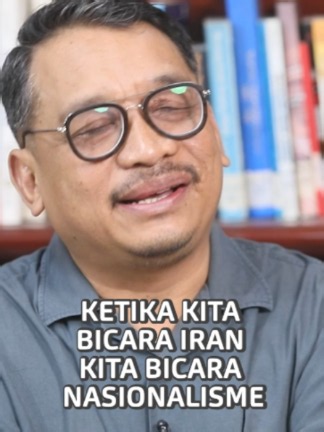 Ketika Kita Bicara Iran kita Bicara Nasionalisme Iran tengah menghelat prosesi pemakaman mendiang pemimpin tertinggi mereka, Ali Khamenei. Selama enam hari sejak Jumat kemarin, dunia pun disuguhi pertunjukkan betapa bangsa Iran begitu menghormati pemimpin mereka yang gugur akibat serangan AS dan Israel pada akhir Februari lalu. Kenapa Khamenei baru dimakamkan setelah sekitar empat bulan wafat? Selama itu, Iran memang kondisi darurat setelah diagresi AS dan Israel. Toh, penundaan waktu tak lantas