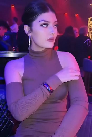 Engaging Conversations in a Nightclub Setting