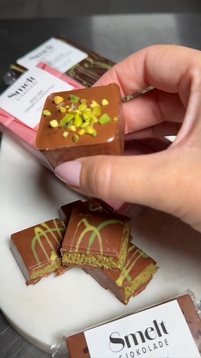 Marsipan Compagniet viser deg hvordan du temperer sjokolade lett som en plett! Les hvordan du gjør det her! 💕 https://www.abcnyheter.no/kreative-ideer/hvordan-temperere-sjokolade-som-proffe-hjemme-pa-eget-kjokken/1280428 | Kreative idéer - Vær Kreativ