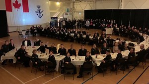 From HMCS DISCOVERY’s Ship’s Company, we wish all of you a safe and happy holiday season! De la part du NCSM DISCOVERY, nous vous souhaitons à tous un joyeux temps des Fêtes! #HMCSDISCOVERY #RCNavy #NAVRES #ReadyAyeReady #Vancouver #NCSMDISCOVERY #MRCanadienne | HMCS Discovery / NCSM Discovery