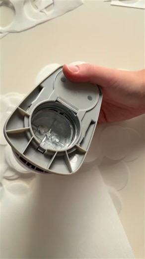 Natalie on Instagram: "Let’s decorate a wafer paper cake together! 🎂✨ To be honest, I think these cakes look so much harder than they actually are! I remember my first time receiving a cake with this design - I was really hesitant & super unsure how to execute it. I had no idea how to attach them to the cake, eachother, store it, or literally anything! 😅 So here are the broken down steps to make it as easy as possible to create this style: 1. Cut out circles with a hole puncher 🕳️ This cake u