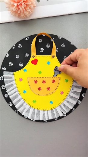 paper crafts creator on Instagram: "Title: Let's Make the Paper Apron Craft Hashtags: #PaperApronCraft #DIYApronArt #KidsDressUpCraft #FunWithPaper #CreativeApronDIY #EasyPaperCraft #ApronForKids #HandmadePaperApron #DIYCostumeCraft #CraftyFunProject"