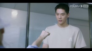 😘Mutual love! She sent him a gift from home! 双向奔赴！美女教练送奶狗弟弟礼物！ #FallingIntoYou #炽道 🎬Watch【Falling Into You】on YOUKU APP ▶ https://qr.youku.com/pr?c=xaYZpfrZB0kv 🔮Shop officially licensed merch of your favorite YOUKU programs ▶ https://bit.ly/KOITAKEfb #YOUKU #优酷 | 优酷宠爱剧场 Youku Romance