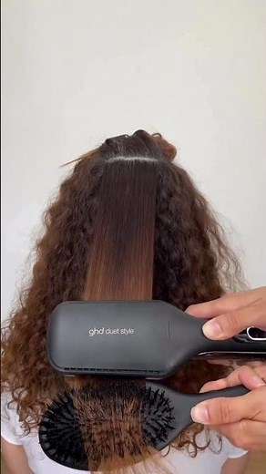 Découvrez le pouvoir du lisseur séchant ghd duet style ✨
