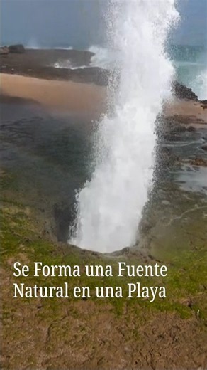 Olas y un Agujero Crean el Efecto de una Fuente en una Playa China