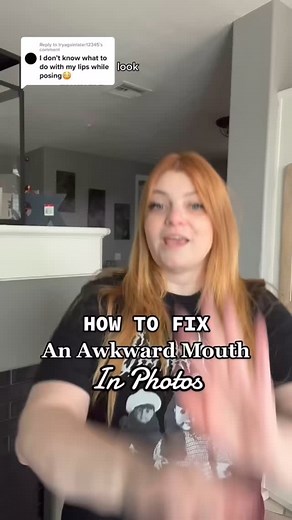 COMMENT “CLASS” FOR MY FREE POSING MASTERCLASS 📸 Does your mouth look awkward in photos? Do you have no idea how to pose your lips for photos? Or do you just end up with a facial expression that looks strained and awkward? Today I’m going to teach you the most common reason why this happens, and an old modeling hack you can do to fix it… ⚠️THE ISSUE⚠️ It can be easy when you’re posing for photos to choose a default facial expression and stick with it through several photos. However, when you’re