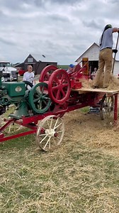 89K views · 869 reactions | #antiquetractortok #tractor #tractors #fyp #foryou #foryoupage #fypシ #history #farm #farmlife #farming #farmer #straw #bailes _4440 | Nellie Bellamy | Facebook