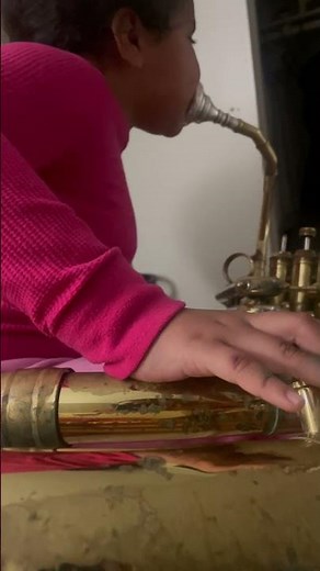5 year old playing sousaphone #sousaphone #fyp #king2350 #music #musica #viralshorts #tuba #brass