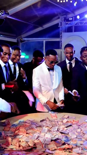 Nabihundu Nsena on Instagram: "VIJANA WADOGO ILA WANAPESA NYINGIIIIII.Aaah mimi mzee nachoka mimi🙌🏻.Nyamongo nyie ni kiboko tena zaidi ya kiboko.🙌🏻"