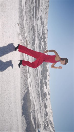 Les fêtes approchent… C’est le moment de choisir une tenue dans laquelle on se sent bien, belle et à l’aise pour profiter pleinement des moments qui comptent. Vous avez déjà trouvé la vôtre ? ✨ | Cache Cache